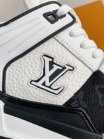 LOUIS VUITTON SNEAKER - Image 12