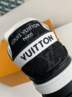 LOUIS VUITTON SNEAKER - Image 13