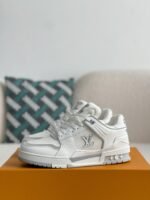 LOUIS VUITTON SNEAKER - Image 2