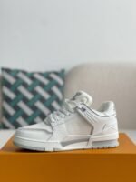 LOUIS VUITTON SNEAKER - Image 4
