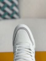 LOUIS VUITTON SNEAKER - Image 9