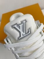 LOUIS VUITTON SNEAKER - Image 10