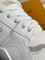 LOUIS VUITTON SNEAKER - Image 11