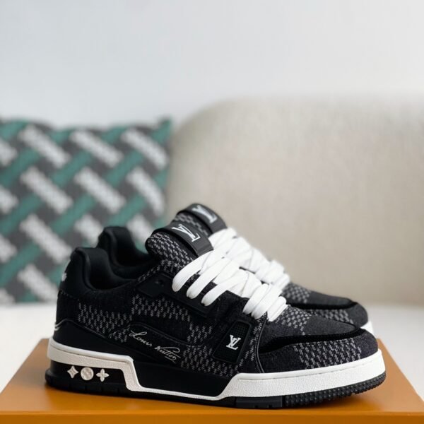LOUIS VUITTON SNEAKER