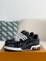 LOUIS VUITTON SNEAKER - Image 2