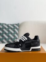 LOUIS VUITTON SNEAKER - Image 4