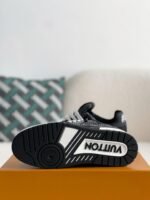 LOUIS VUITTON SNEAKER - Image 5