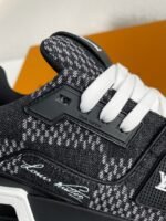 LOUIS VUITTON SNEAKER - Image 12