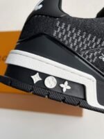 LOUIS VUITTON SNEAKER - Image 13
