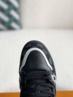 LOUIS VUITTON SNEAKER - Image 9
