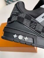 LOUIS VUITTON SNEAKER - Image 12