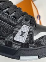 LOUIS VUITTON SNEAKER - Image 13