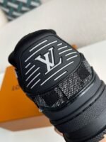 LOUIS VUITTON SNEAKER - Image 14