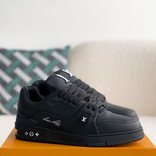 LOUIS VUITTON SNEAKER