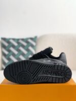 LOUIS VUITTON SNEAKER - Image 5