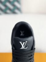 LOUIS VUITTON SNEAKER - Image 9