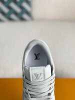 LOUIS VUITTON SNEAKER - Image 9