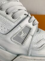 LOUIS VUITTON SNEAKER - Image 11