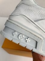 LOUIS VUITTON SNEAKER - Image 14