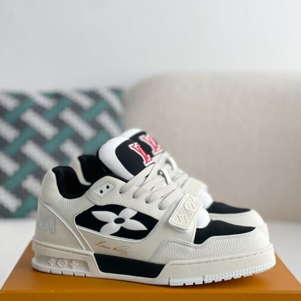 LOUIS VUITTON SNEAKERS