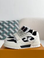 LOUIS VUITTON SNEAKERS - Image 2