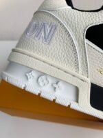 LOUIS VUITTON SNEAKERS - Image 13
