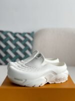 LOUlS VUlTTON Shark slippers, thick soles - Image 2