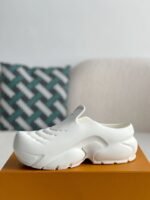 LOUlS VUlTTON Shark slippers, thick soles - Image 4
