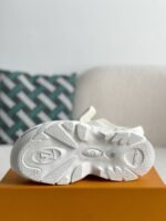 LOUlS VUlTTON Shark slippers, thick soles - Image 5