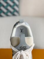 LOUIS VUITTON RUNNER TATIC sneakers - Image 9