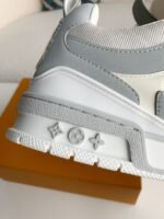 LOUIS VUITTON RUNNER TATIC sneakers - Image 28
