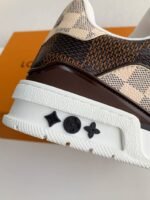 LOUIS VUITTON TRAINER SNEAKERS - Image 25