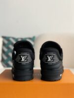 LOUIS VUITTON TRAINER Sneakers - Image 3
