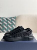 DlOR Sneaker - Image 2