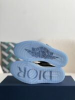 DIOR x NIKE JORDAN 1 Sneaker - Image 9