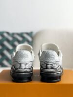LOUIS VUITTON TRAINER SNEAKERS - Image 3