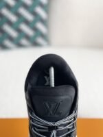 LOUIS VUITTON TRAINER Maxi SNEAKERS - Image 9