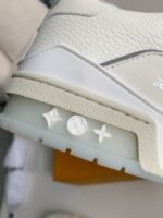 LOUIS VUITTON TRAINER Sneakers - Image 23