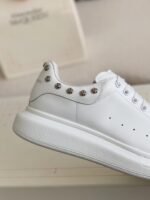 Alexander McQueen MQ White Rose na il tail Sneakers - Image 6