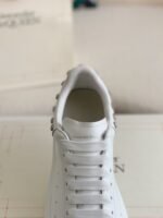 Alexander McQueen MQ White Rose na il tail Sneakers - Image 7