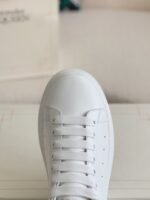 Alexander McQueen MQ White Rose na il tail Sneakers - Image 8