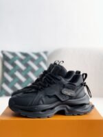 LOUIS VUITTON CASUAL SNEAKERS - Image 2