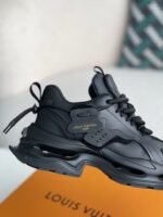 LOUIS VUITTON CASUAL SNEAKERS - Image 7