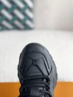 LOUIS VUITTON CASUAL SNEAKERS - Image 8