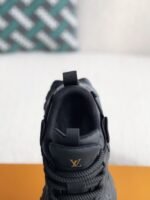 LOUIS VUITTON CASUAL SNEAKERS - Image 9
