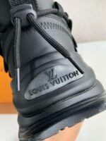 LOUIS VUITTON CASUAL SNEAKERS - Image 12