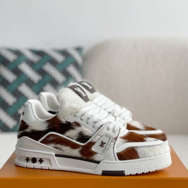 LOULOUIS VUITTON CASUAL SNEAKERS