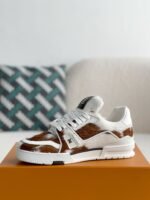 LOULOUIS VUITTON CASUAL SNEAKERS - Image 4