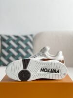 LOULOUIS VUITTON CASUAL SNEAKERS - Image 5
