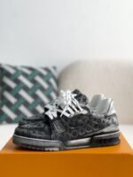 LOUIS VUITTON TRAINER SNEAKERS - Image 2